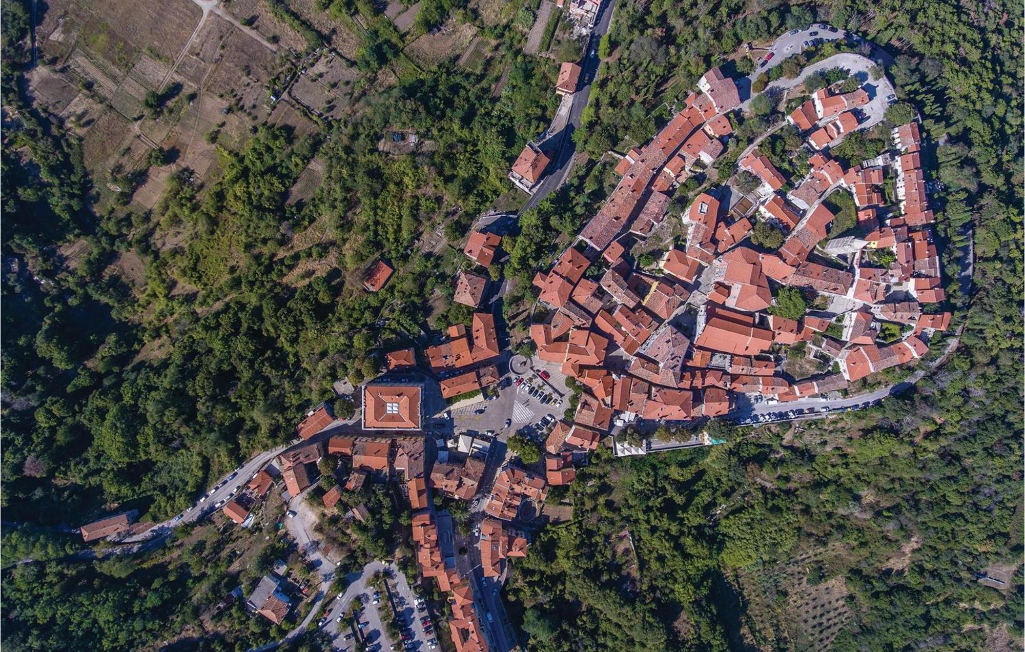 2 Bedroom Lovely Apartment In Labin Лабин Экстерьер фото