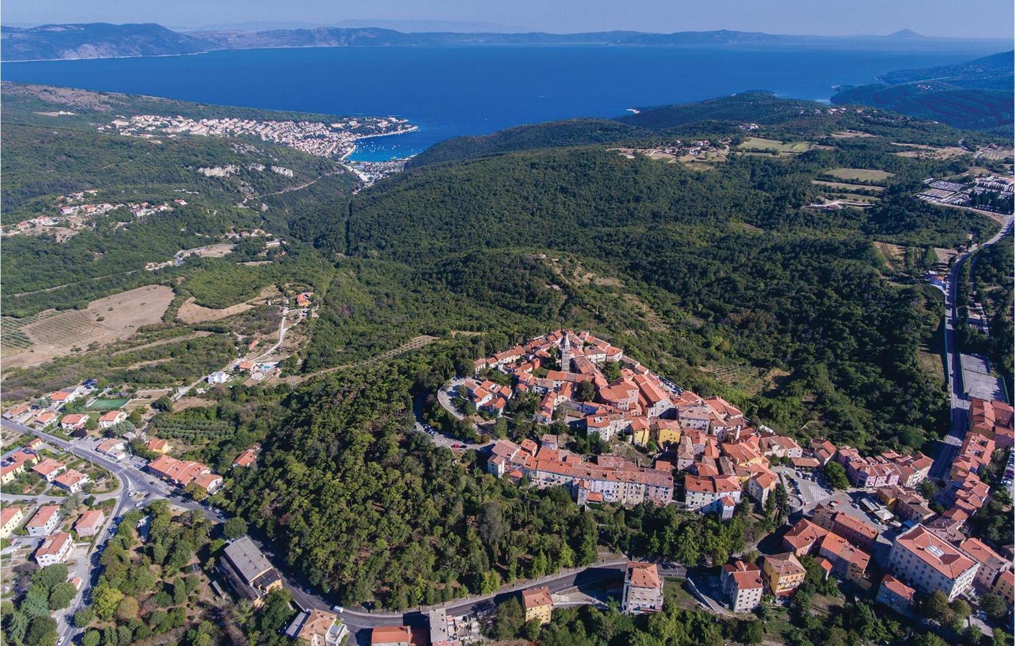 2 Bedroom Lovely Apartment In Labin Лабин Экстерьер фото